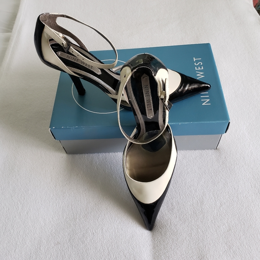 EUC Nine West women's dress shoes.